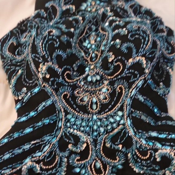 Lucci Lu size 6 full length black with silver and emerald green beads throughout - Picture 3 of 4